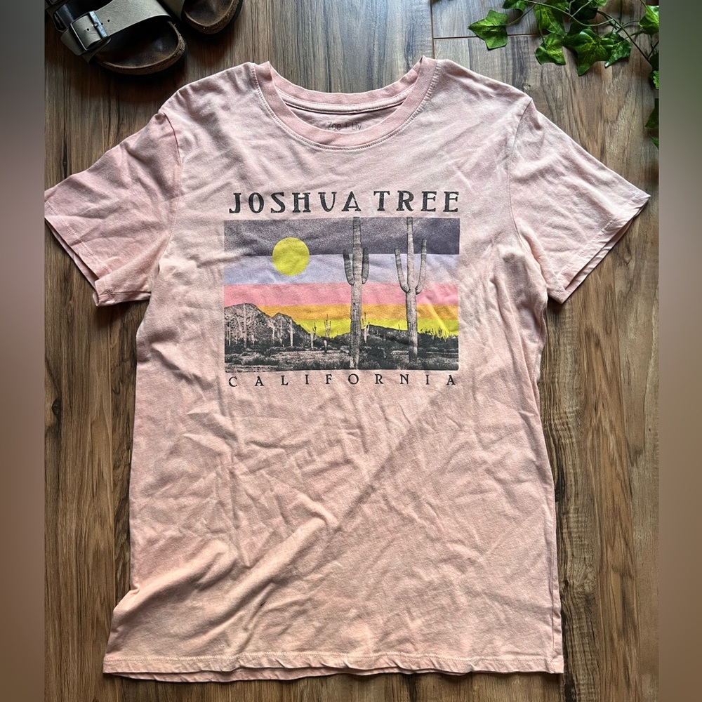 Women’s light pink T-shirt